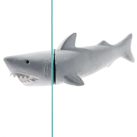 Грот на магните "Акула"  в зоомагазине Лепшы Сябар